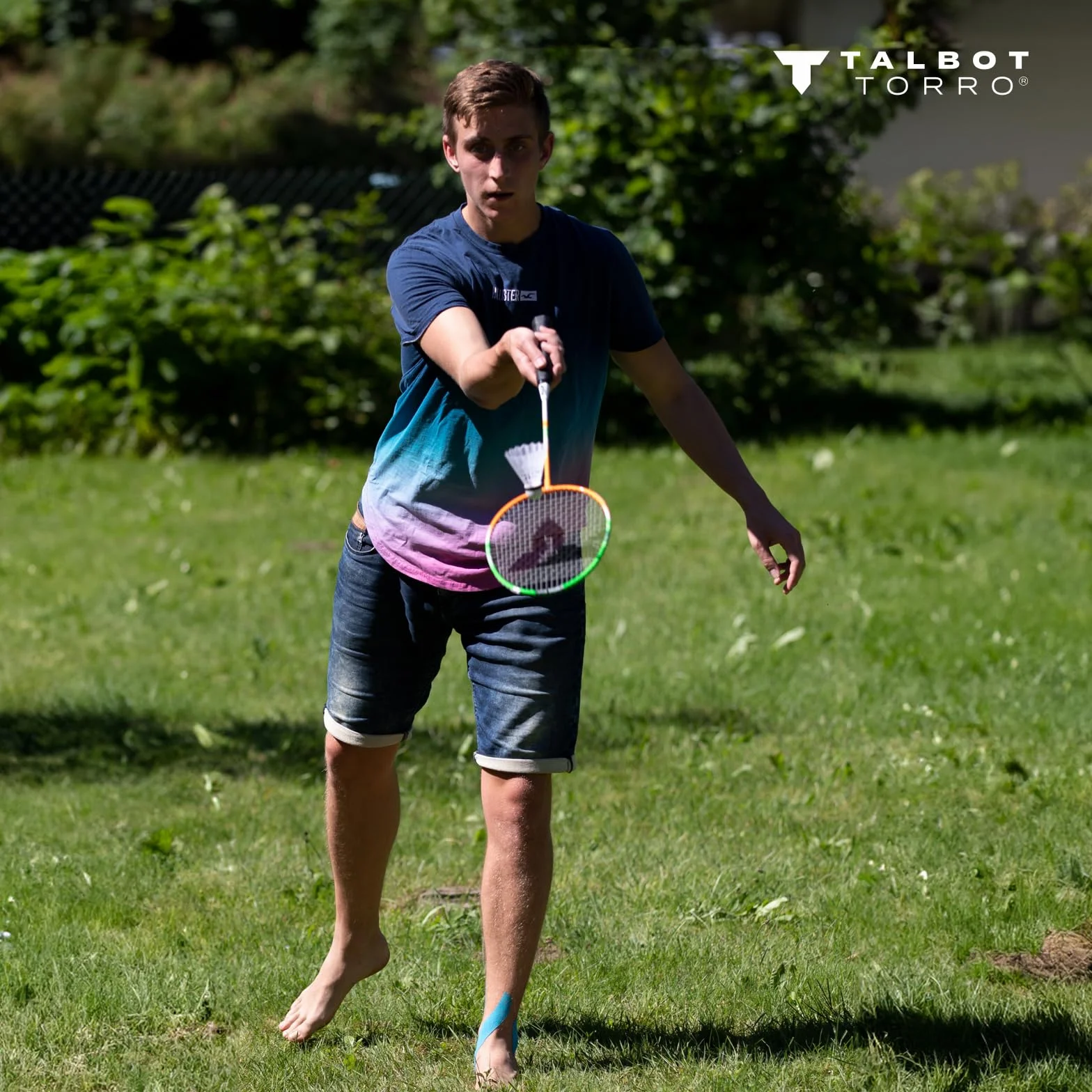 Talbot-Torro Badminton-Set 4-Attacker Plus, Kolmplettset mit 4 Schläger, 3 Federbälle, komplette Netzgarnitur, in wertiger Tasche