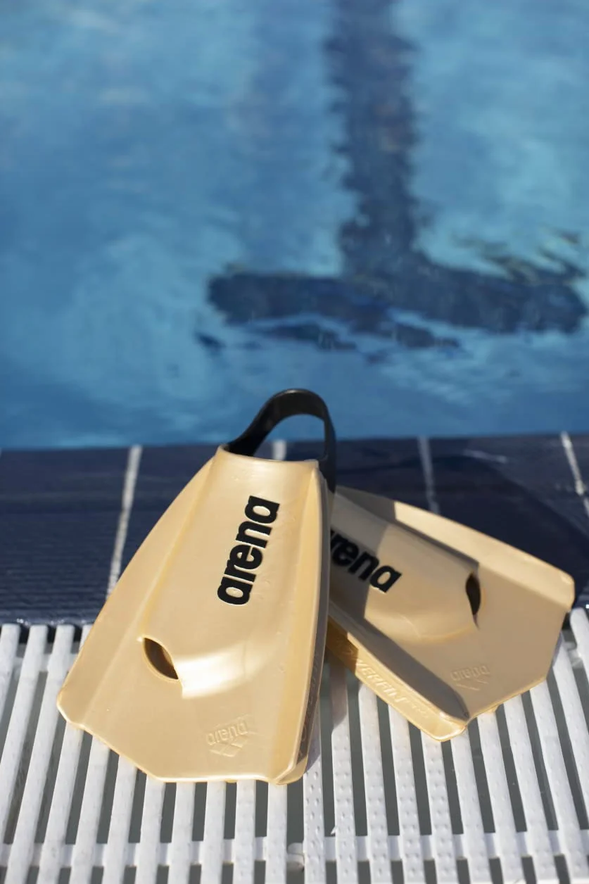 Arena Powerfin Pro II Schwimmbad-Trainingsflossen, Schwimmflossen für Erwachsene, Flossen aus 100% Silikon, Komfortable Kurzflossen für das Schwimmbad