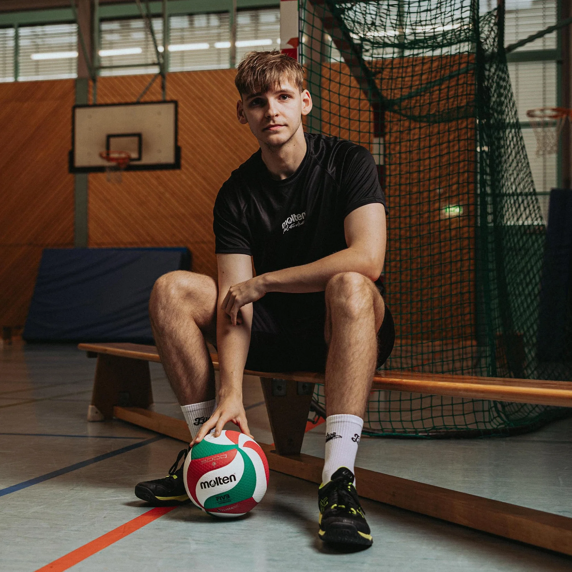 Molten V5M4000-DE Volleyball, Wettspielball, Synthetik-Leder, weich, DVV Prüfzeichen, weiß/grün/rot, Größe 5, Paketeinheit 60