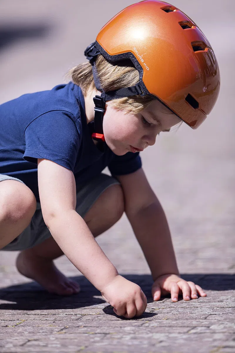 ABUS Kinderhelm Skurb Kid - robuster Fahrradhelm im Skater-Look mit Platz für einen Zopf und vielfältigen Designs - für Mädchen und Jungen