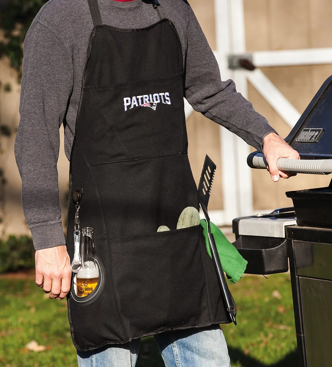 Team Sports America NFL Ultimate Grilling Apron with Bottle Opener and Insulated Beverage Holder, Adjustable Straps