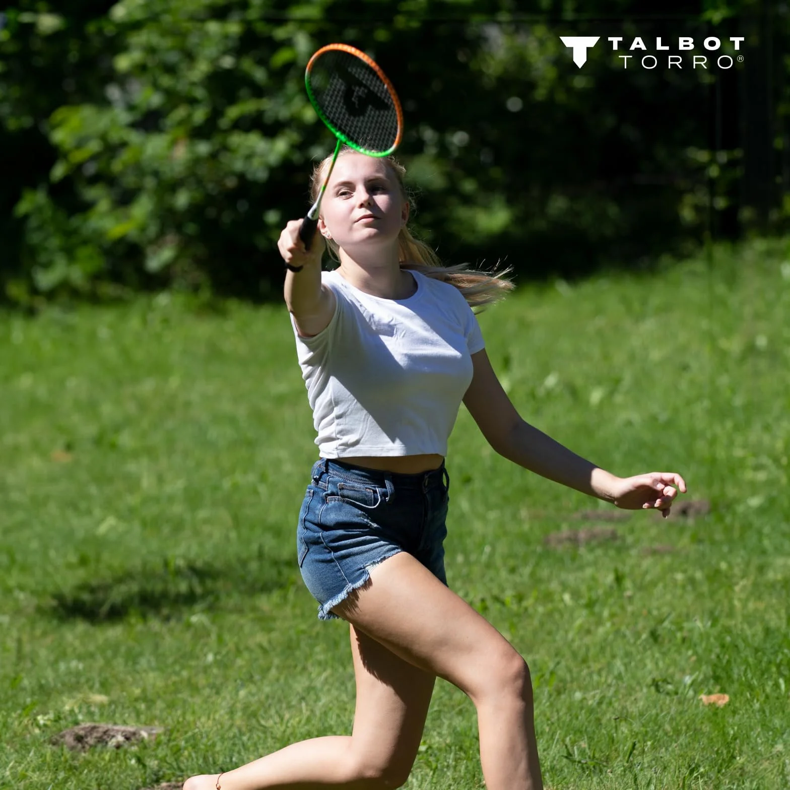 Talbot-Torro Badminton-Set 4-Attacker Plus, Kolmplettset mit 4 Schläger, 3 Federbälle, komplette Netzgarnitur, in wertiger Tasche