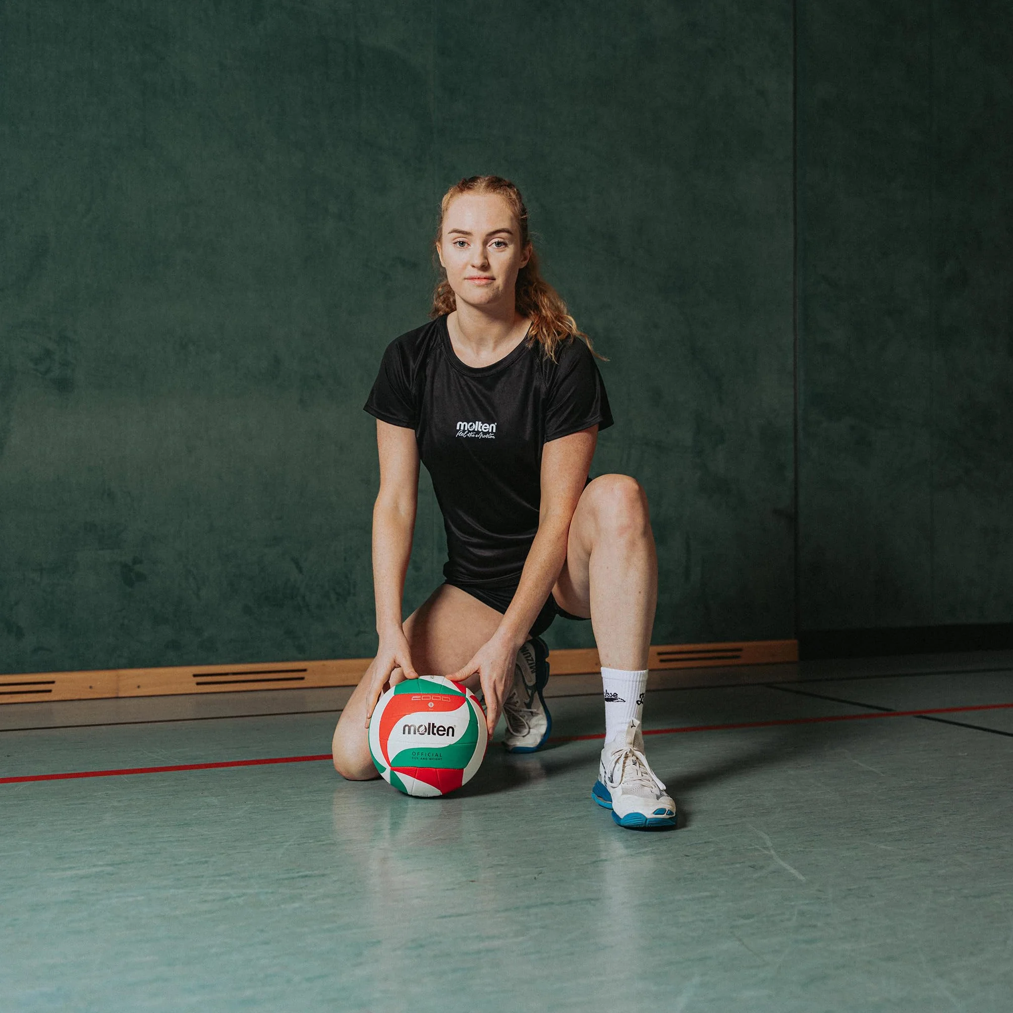 Molten V5M4000-DE Volleyball, Wettspielball, Synthetik-Leder, weich, DVV Prüfzeichen, weiß/grün/rot, Größe 5, Paketeinheit 60