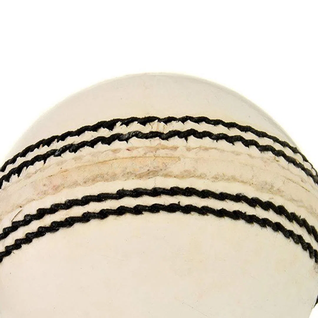 SG Club Lederball, Cricketball mit vier Teilungen (weiß)