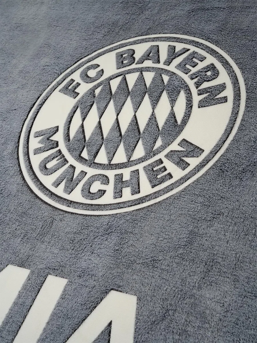 FC Bayern München Kuscheldecke | Decke | Glow in the Dark | Grau | 150 x 200 cm