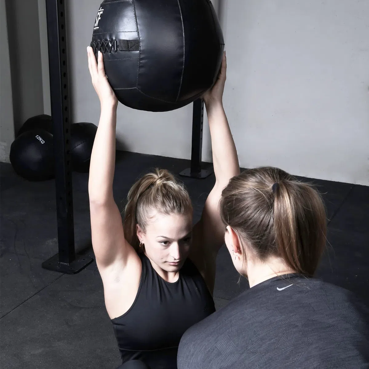 SUPRFIT – Medizinball für Cross- & Functional Training – Wall Ball mit weichem Polster & griffiger PVC-Oberfläche – Gewichtsball zum Training von Explosivkraft, Kondition & Koordination