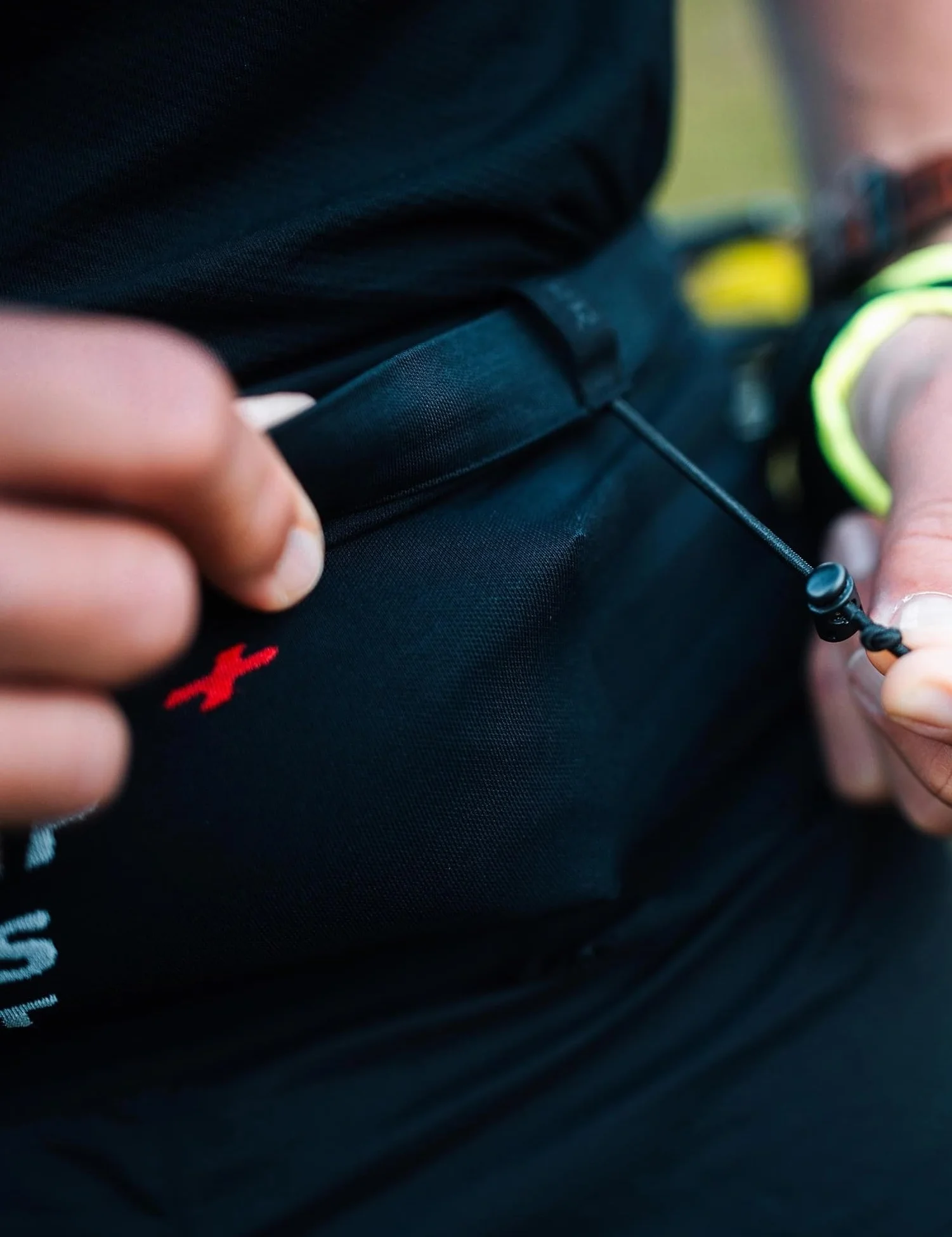COMPRESSPORT Free Belt & Free Belt Pro Gürtel für Laufen, Radfahren, Klettern - Ultra-Leicht - Sehr Atmungsaktiv - Weiche Fasern - Kein Wackeln