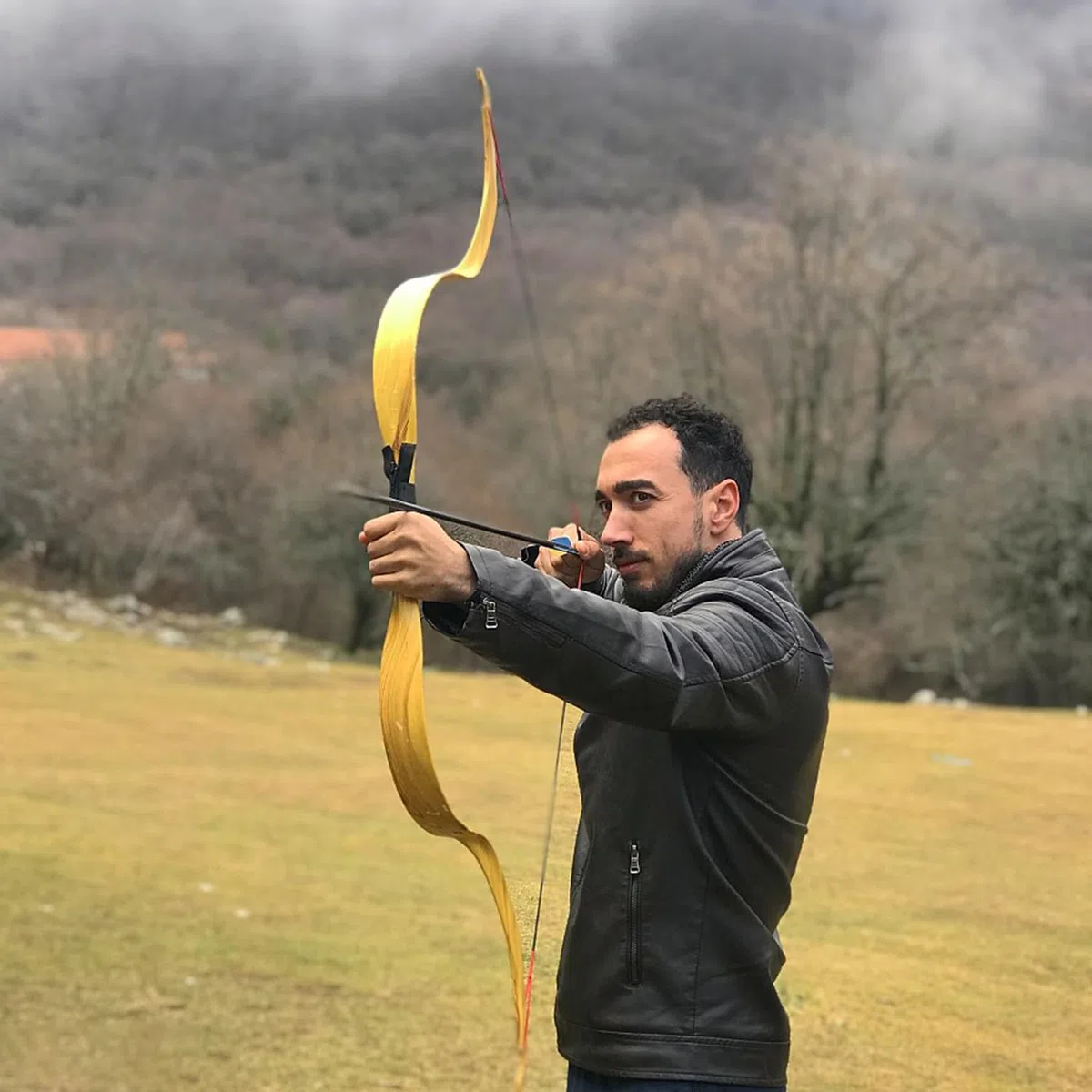 Traditioneller Langbogen Takedown Recurve Bogen 20lbs Handgemachter Holzbogen Bogenschießen Bogen und Pfeil Set Jagdbogen