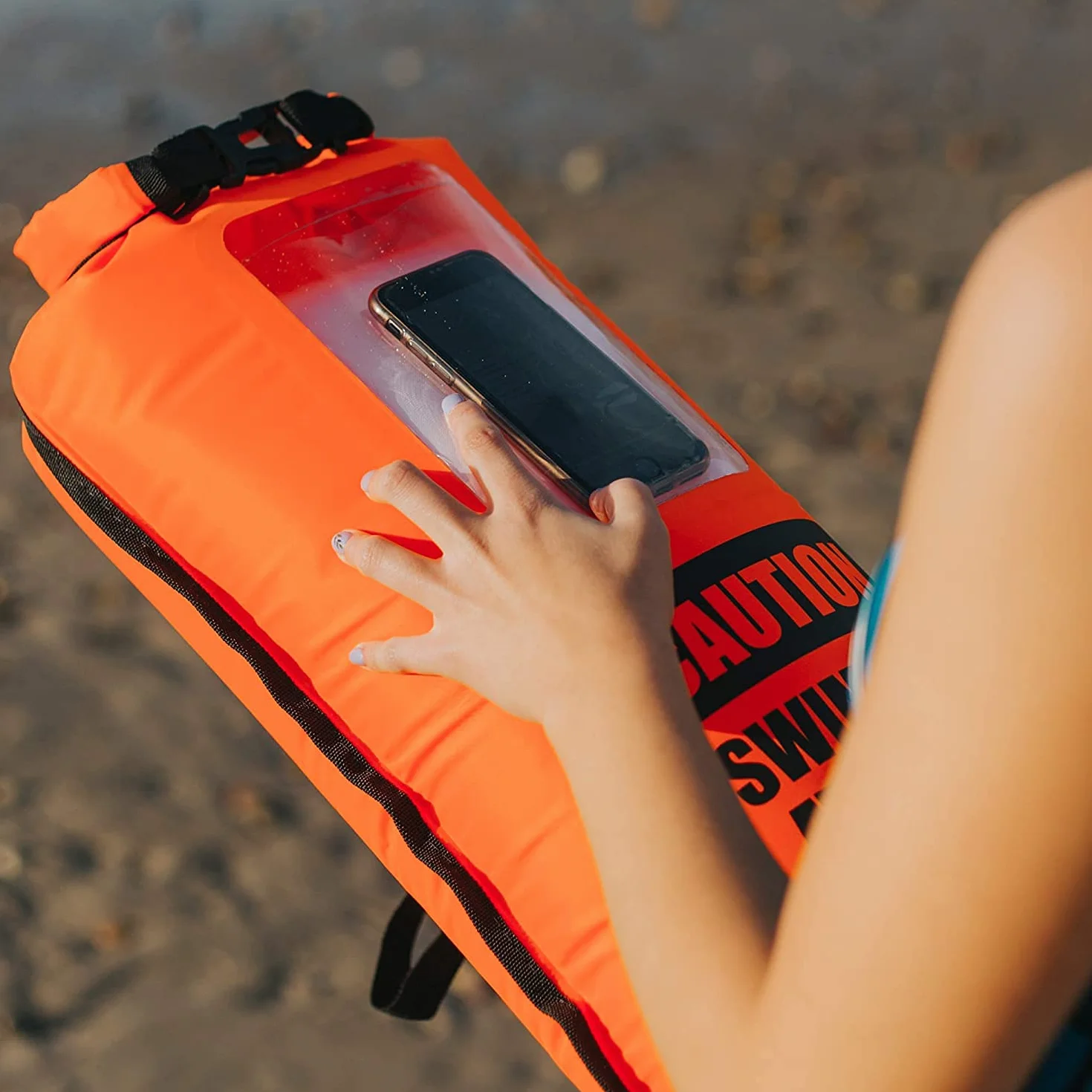 Schwimmboje 28 Liter. Schwimmboje Erwachsene freiwasser. Inklusive wasserdichter Tasche für das Handy. Ideal für Schwimmen, Triathlon oder andere Sportarten. Farbe Orange.